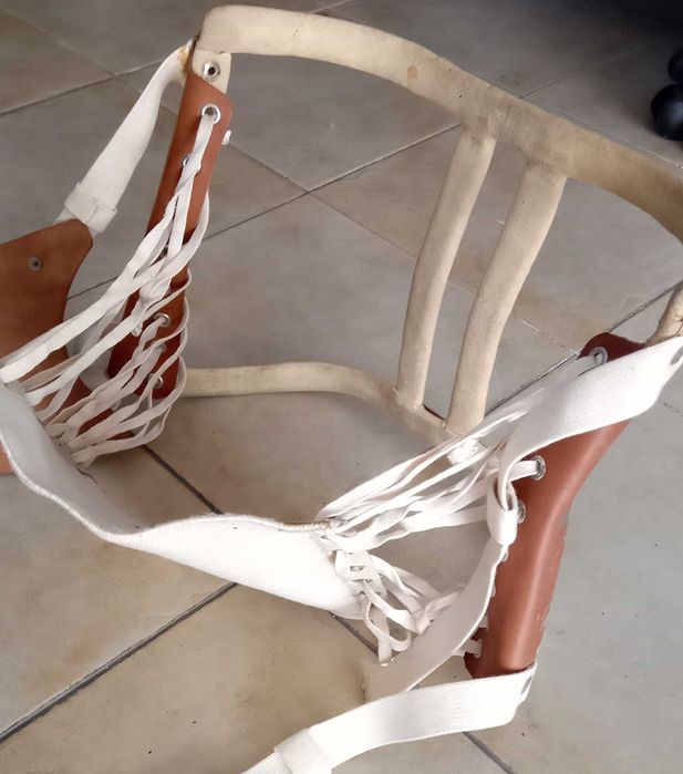 Colete abdominal e coluna, muito antigo