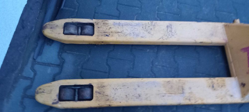 Paleciak  firmy Lifter ład. 2500t.