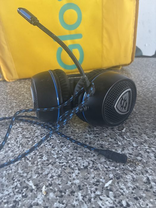 Fone gamer skiller em perfeitas condiçoes , com marcas de uso
