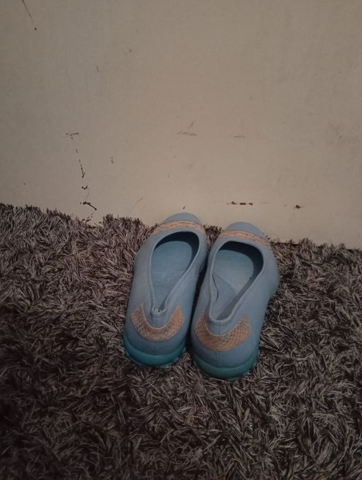 Sapatos de salto baixo