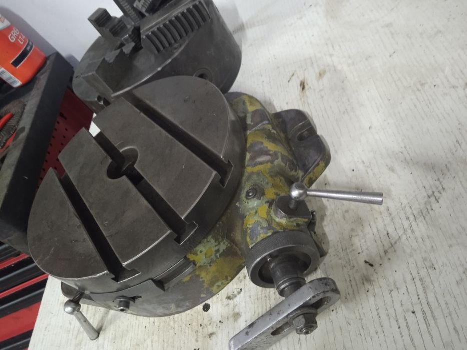 Magnetyczny stół obrotowy