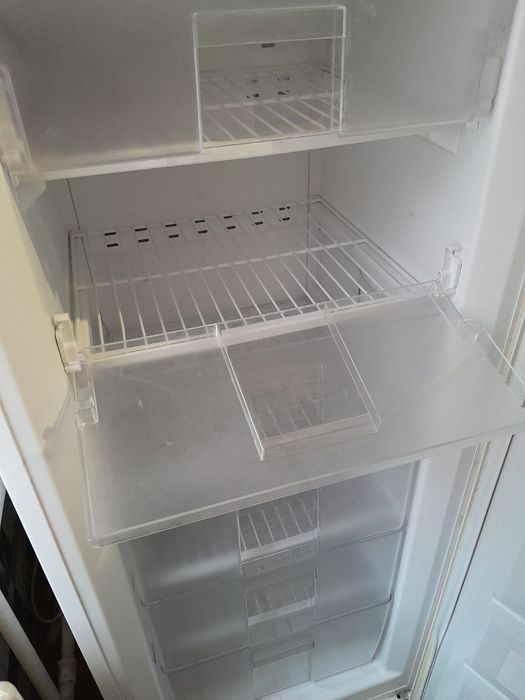 Продаж морозильної камери