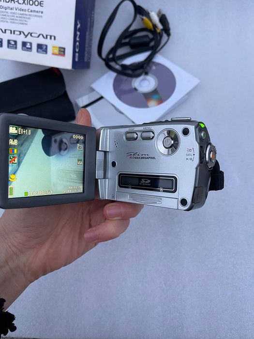 Відеокамера Sony HDR-CX100E
