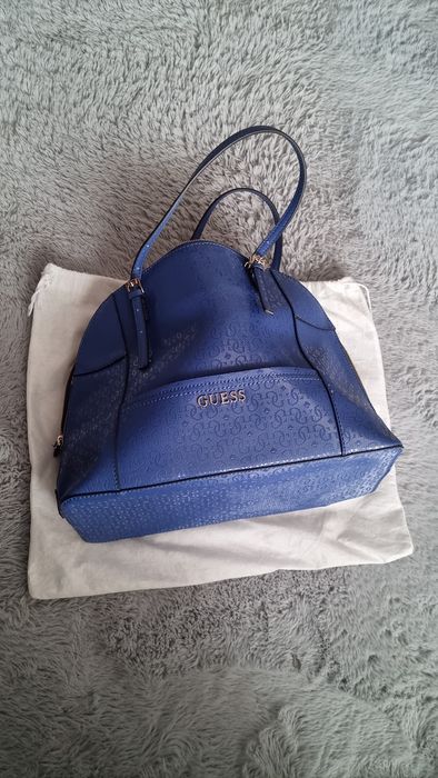 Piękna elegancka niebieska torebka GUESS