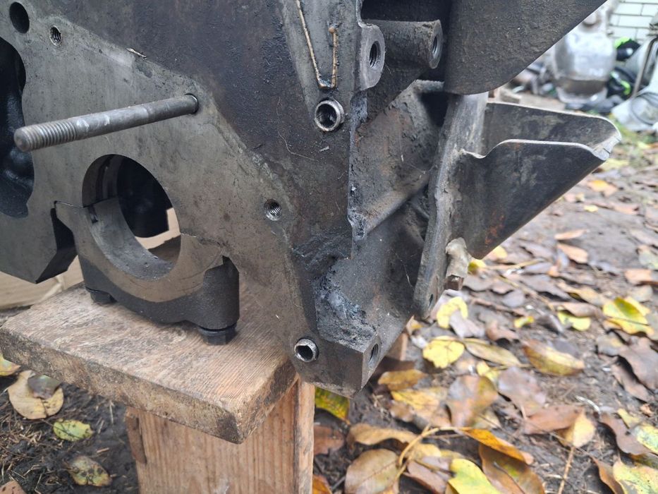 Блок двигателя Mitsubishi 4D56 2.5D - под ремонт / расточку