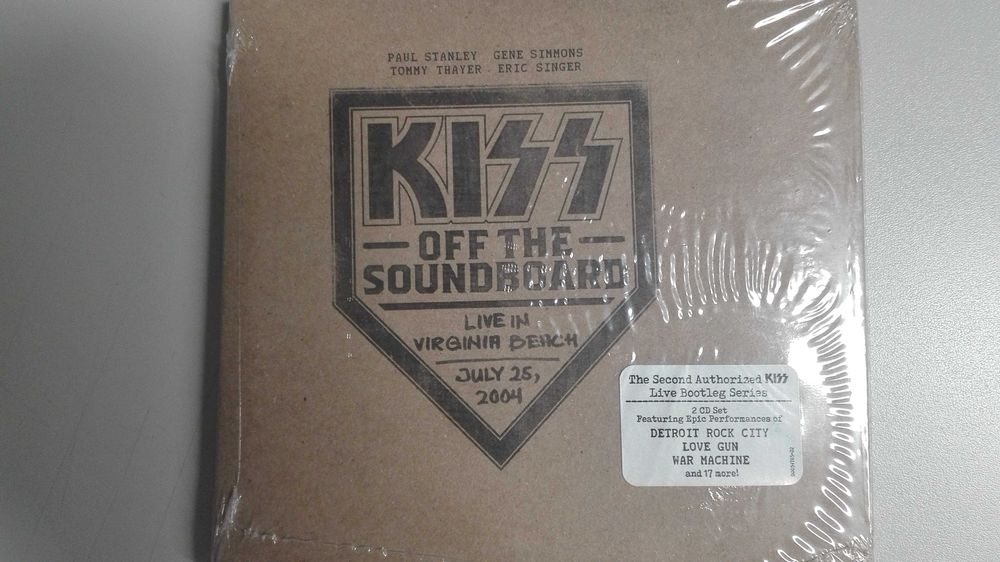 CDs selados dos Dream Theater e KISS