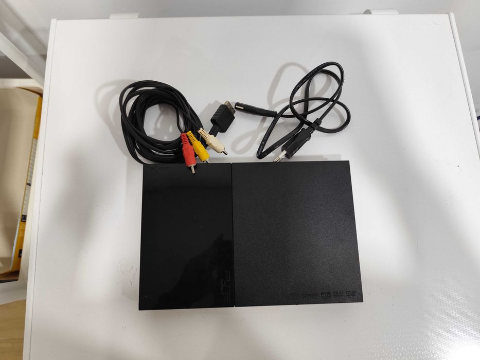 Consola PS2 Slim SCPH-90004 com cabos a funcionar na perfeição