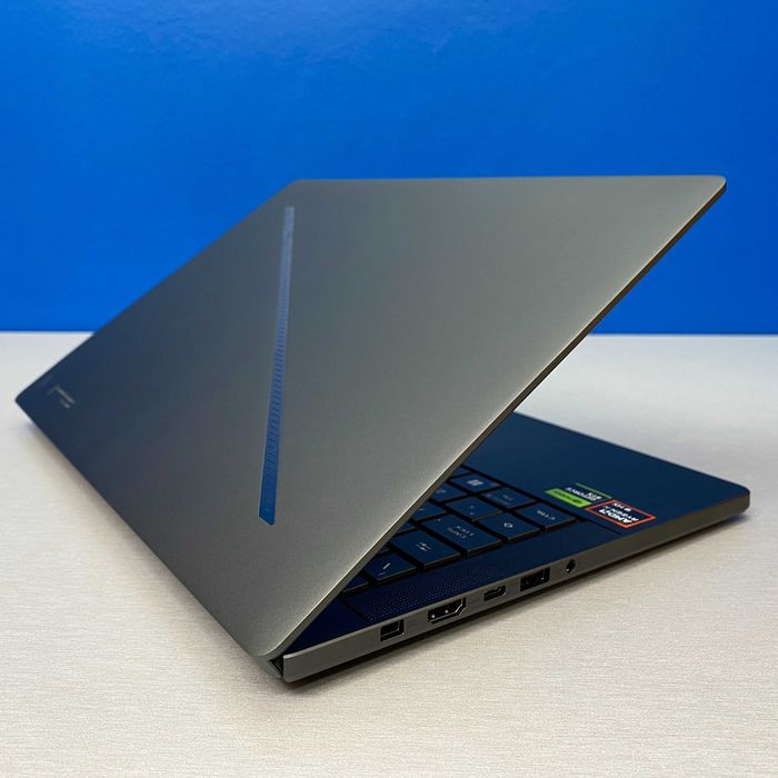 ASUS Zephyrus G14 | 14" OLED | Ryzen 9 AI HX 370 | 32GB | RTX 5070 8GB