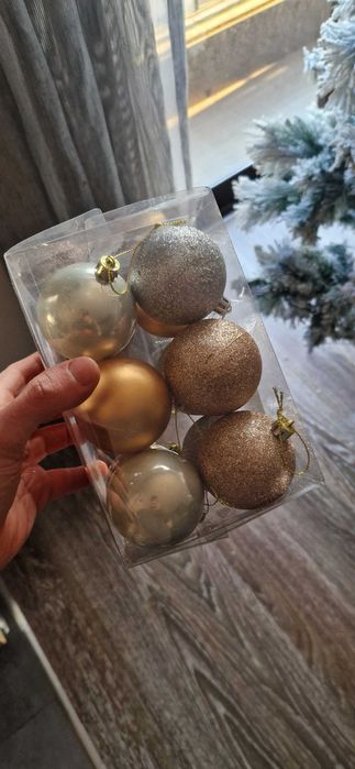 Árvore (Pinheiro) de Natal com enfeites