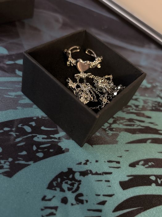 Подарунковий набір каблучка з рожевим каменем і кольє чотирилисник