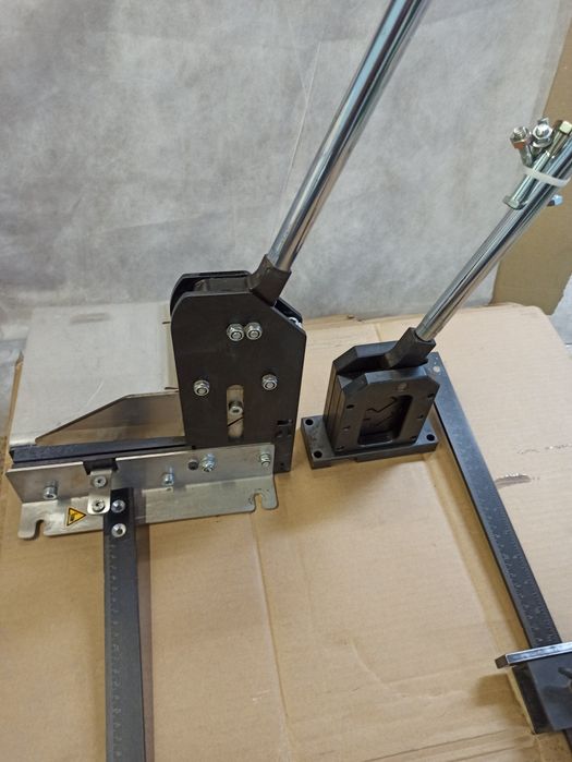 Резак  для греб.лотка, кабель-канала. Phoenix contact