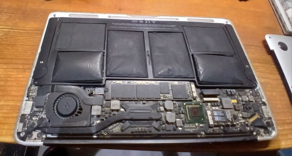 macbook air A1370 на запчастини