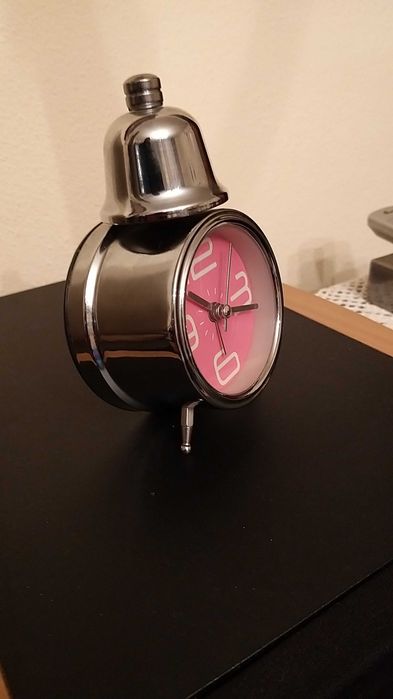 relógio despertador com luz