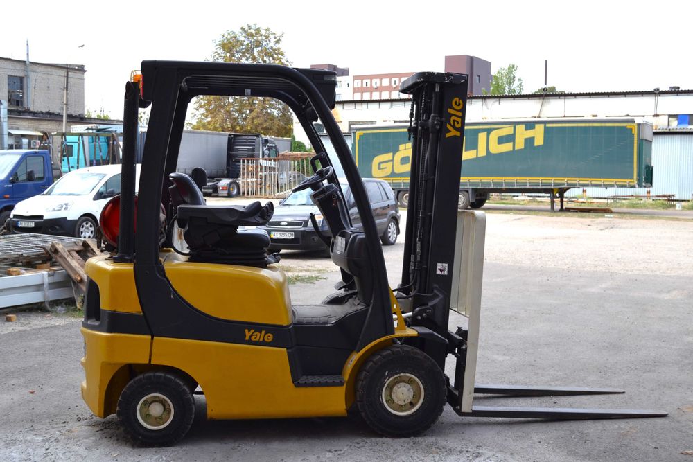 Вилочный погрузчик YALE GLP20VX 2 т. 4.9 м.