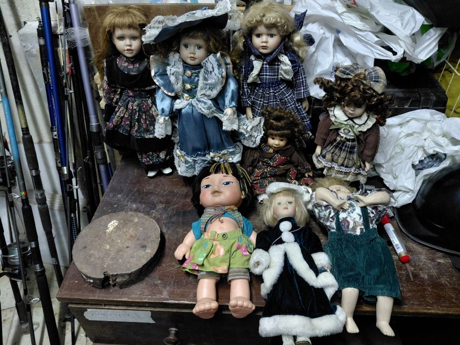 Vendo conjunto de bonecas antigas de porcelana em bom estado