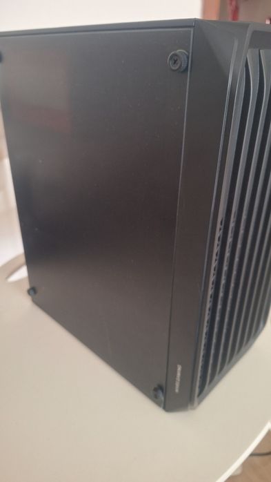 Torre de computador440668128973967361