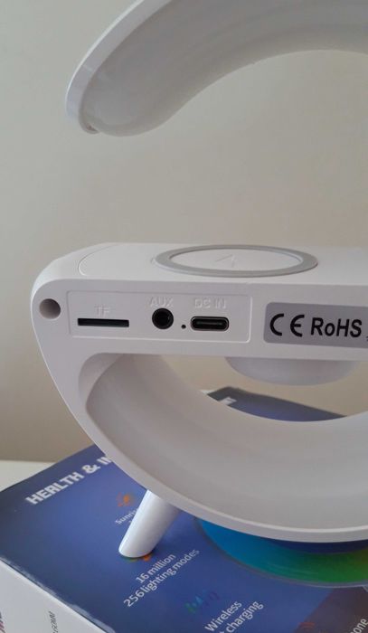 Rádio despertador e carregador telemóvel wireless.