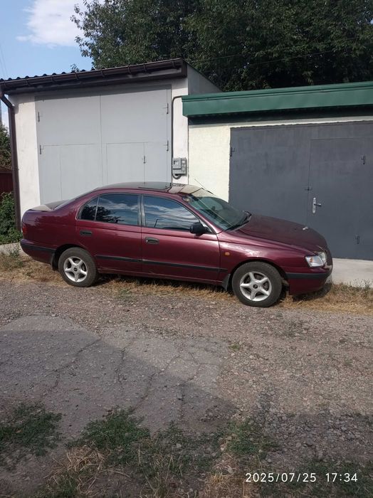 Автомобіль Toyota Carina-E