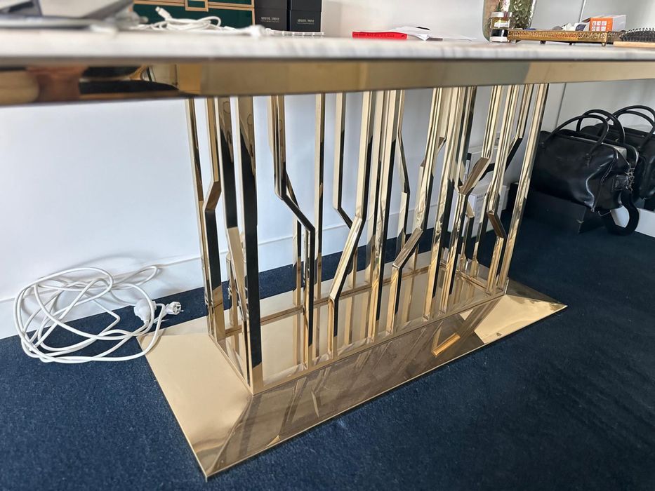 Mesa de sala ou secretaria