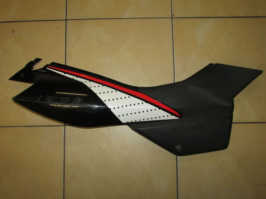 KEEWAY TXM 125 owiewka boczek prawy