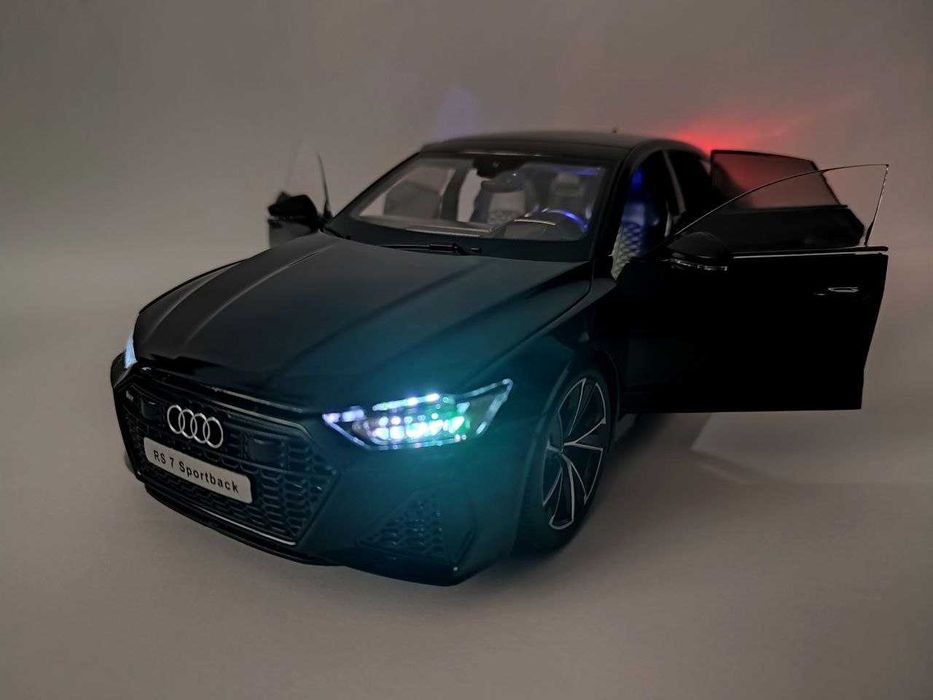 Металева колекційна модель Audi RS7 Sportback 1:18 з пультом-брелоком преміальна ліцензована в оригінальній коробці
