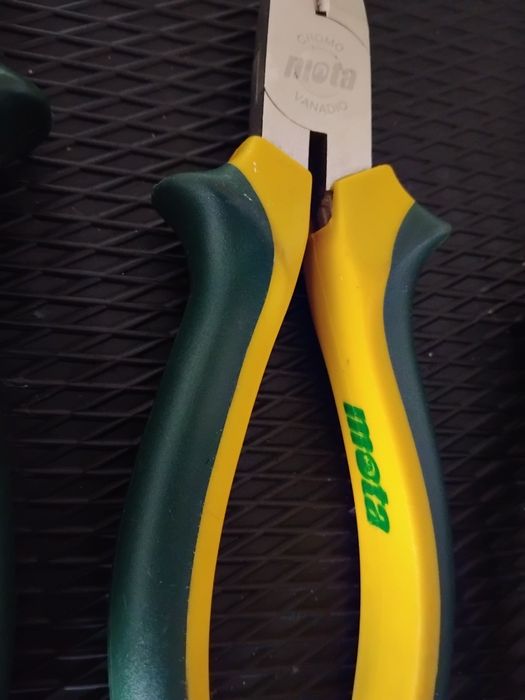 Ferramenta  usada como nova tem pouco uzo.