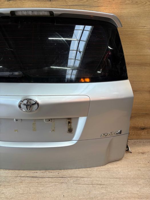 klapa bagażnika toyota rav 4 III