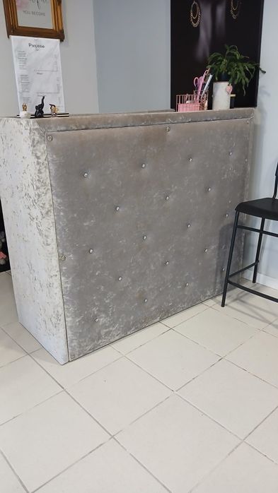 Balcão com vidro por cima