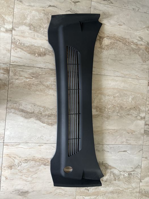 Жабо (накладка підкапотна) Tesla model y