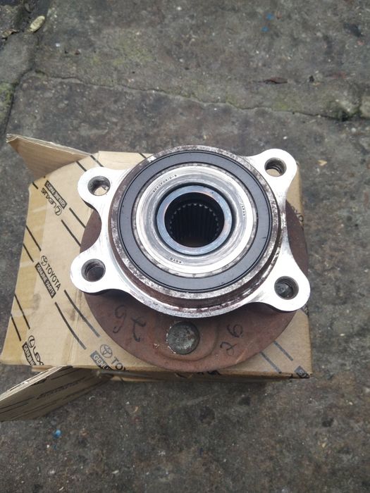 Ступица+колодки,на переднюю ось Тойота Камри 70.