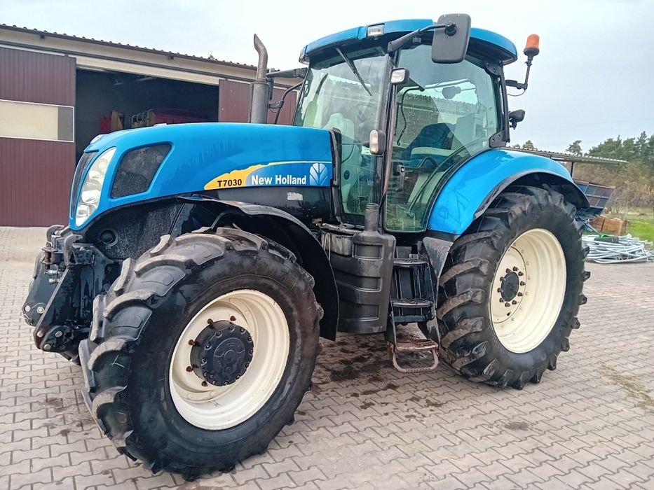 New holland T7030