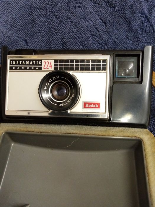 Kodak Instamatic 224 Vintage Camera64752193922051120