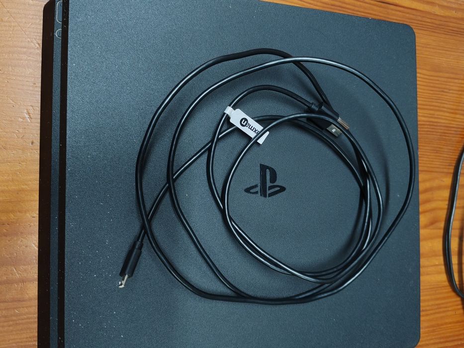 Vendo PS4 Slim- Bom Estado