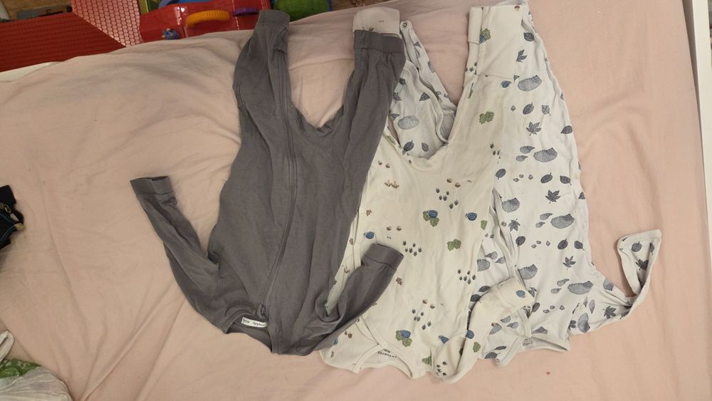 Piżamki jednoczęściowe hm 74 4szt plus 3 szt. Razem 7szt piżamy