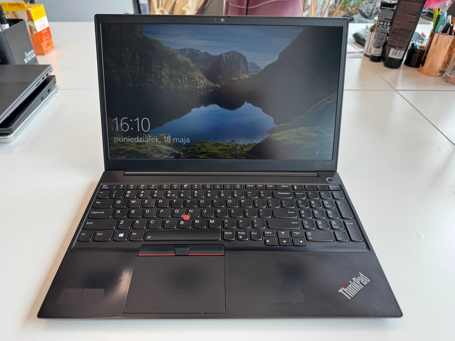 Thinkpad E15 Gen2 Ryzhen 5 4500U 16GB RAM 512 SSD 77% baterii