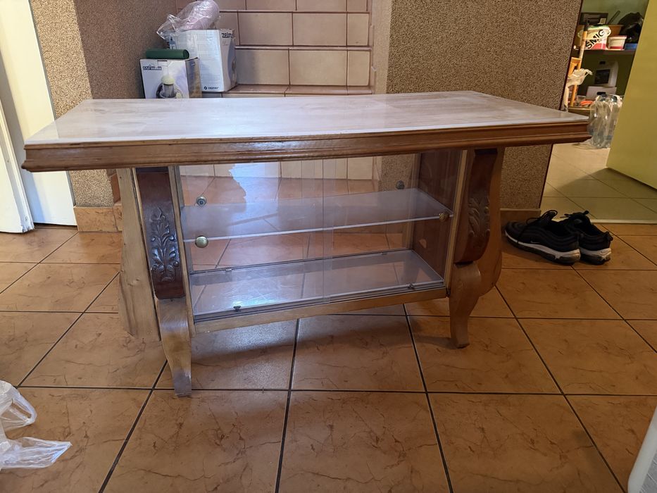 Ława zabytek drewno szkło