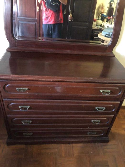 Cómoda com espelho