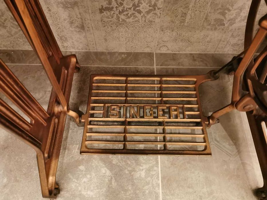 Szafka z umywalką i baterią w stylu Retro