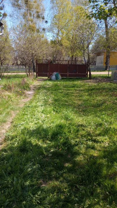 Продається гарний будинок  із земельною ділянкою