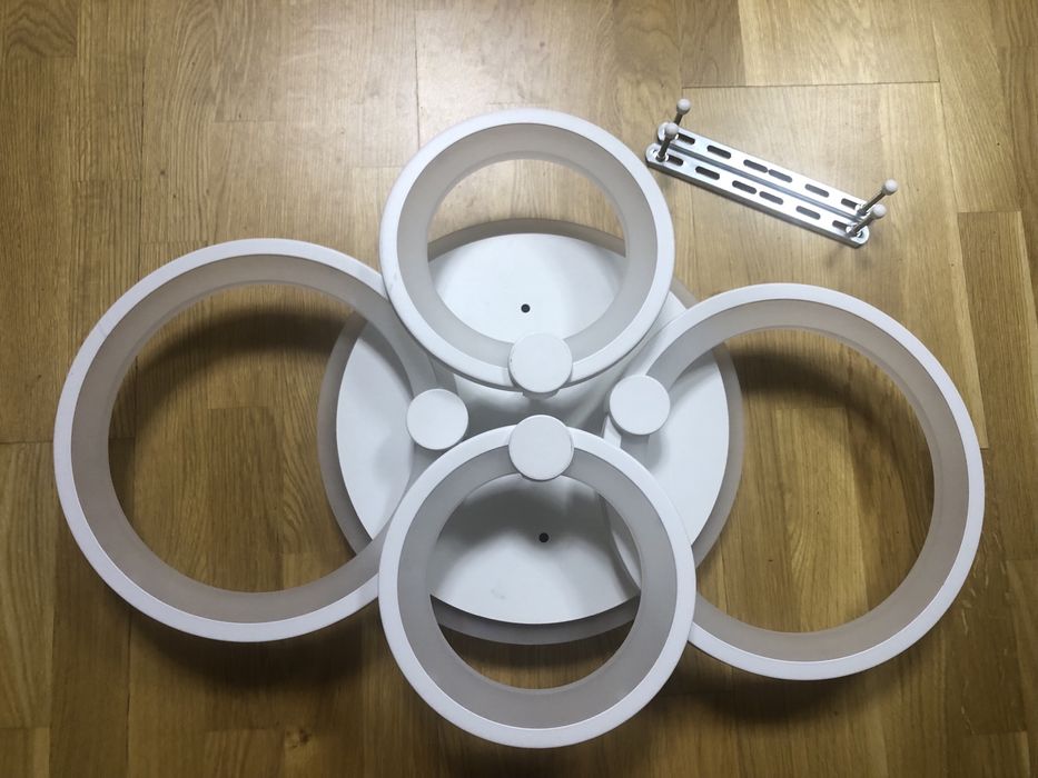 Продам світлодіодну люстру є дві штуки!