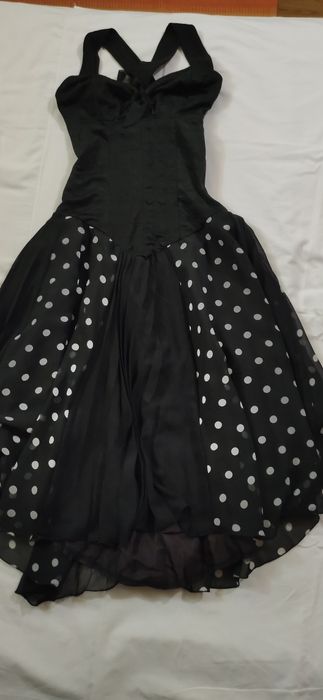 Vestido de alças comprido.