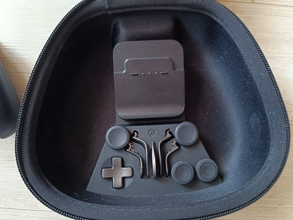 Kontroler Xbox One Elite 2 + etui