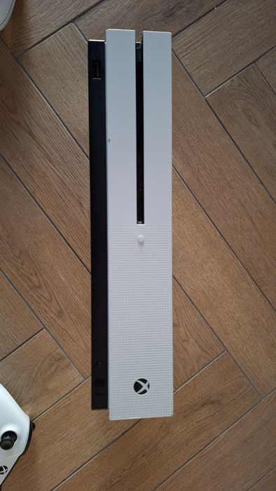 Xbox One S plus 3 pady