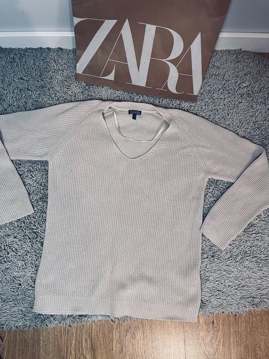 Piekny bezowy sweter rozm S v dekolt
