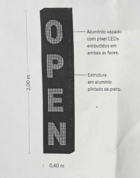 Letreiro luminoso externo com a palavra "ABERTO"