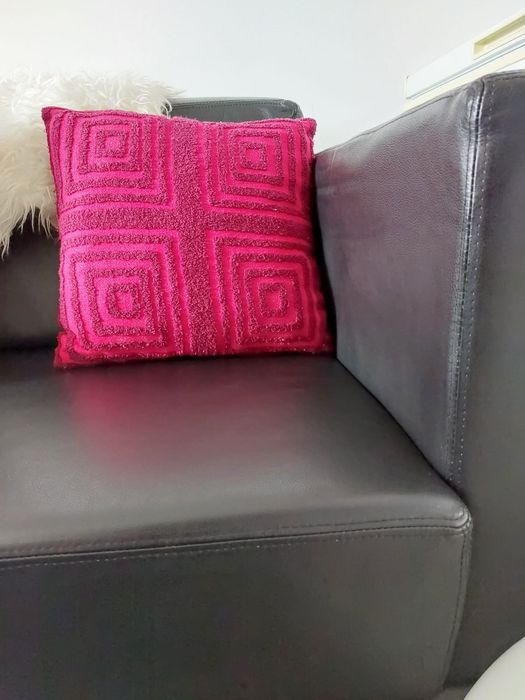 Sofá de 2 lugares em pele genuina