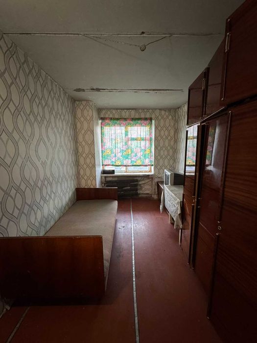 Кімната в гуртожитку по Нарбутівській