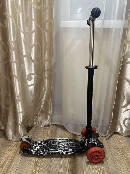 Детский самокат трехколесный