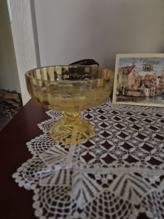 Spezedam cukierniczkę szklaną