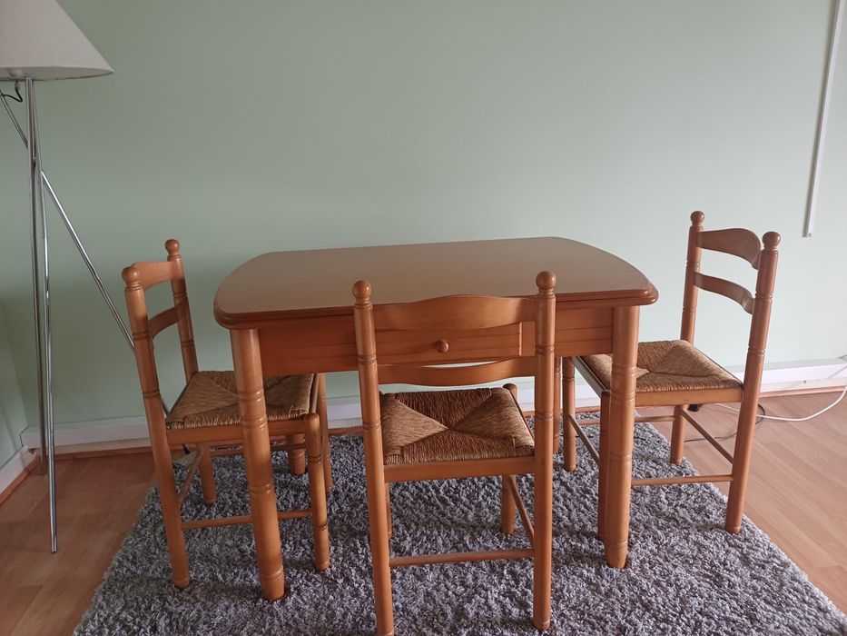Mesa extensivel com cadeiras